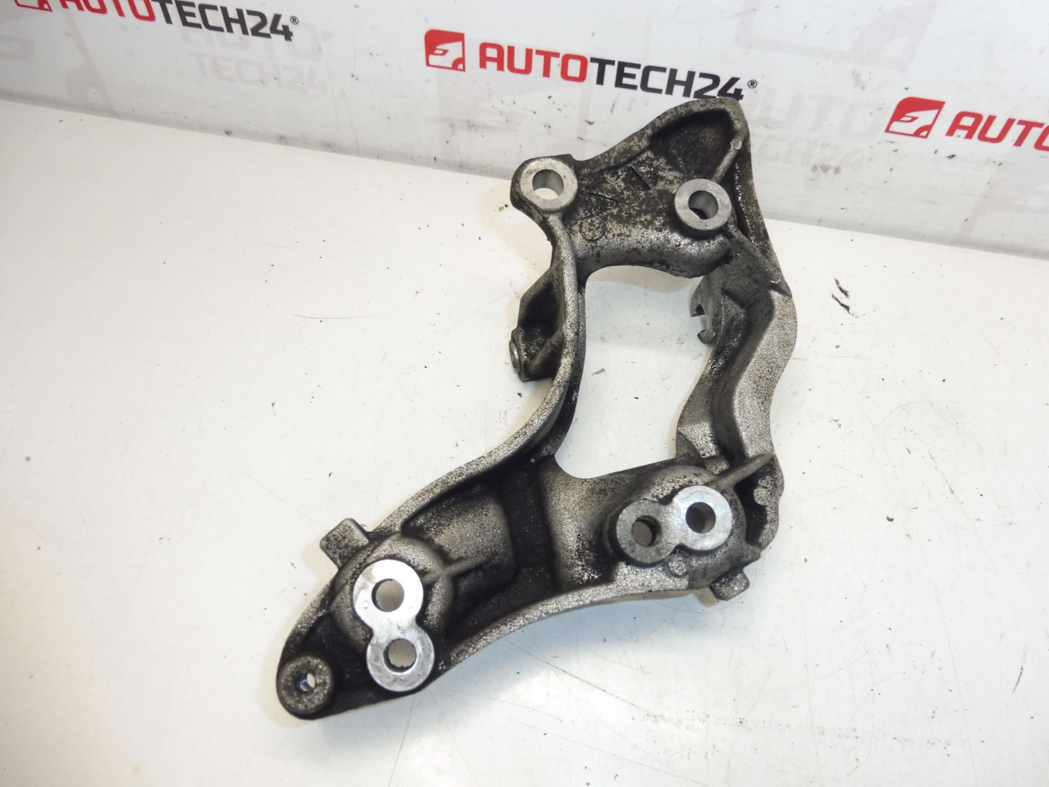 Soporte del Alternador Citroën Peugeot 9655652980 5706K3 - Imagen 2