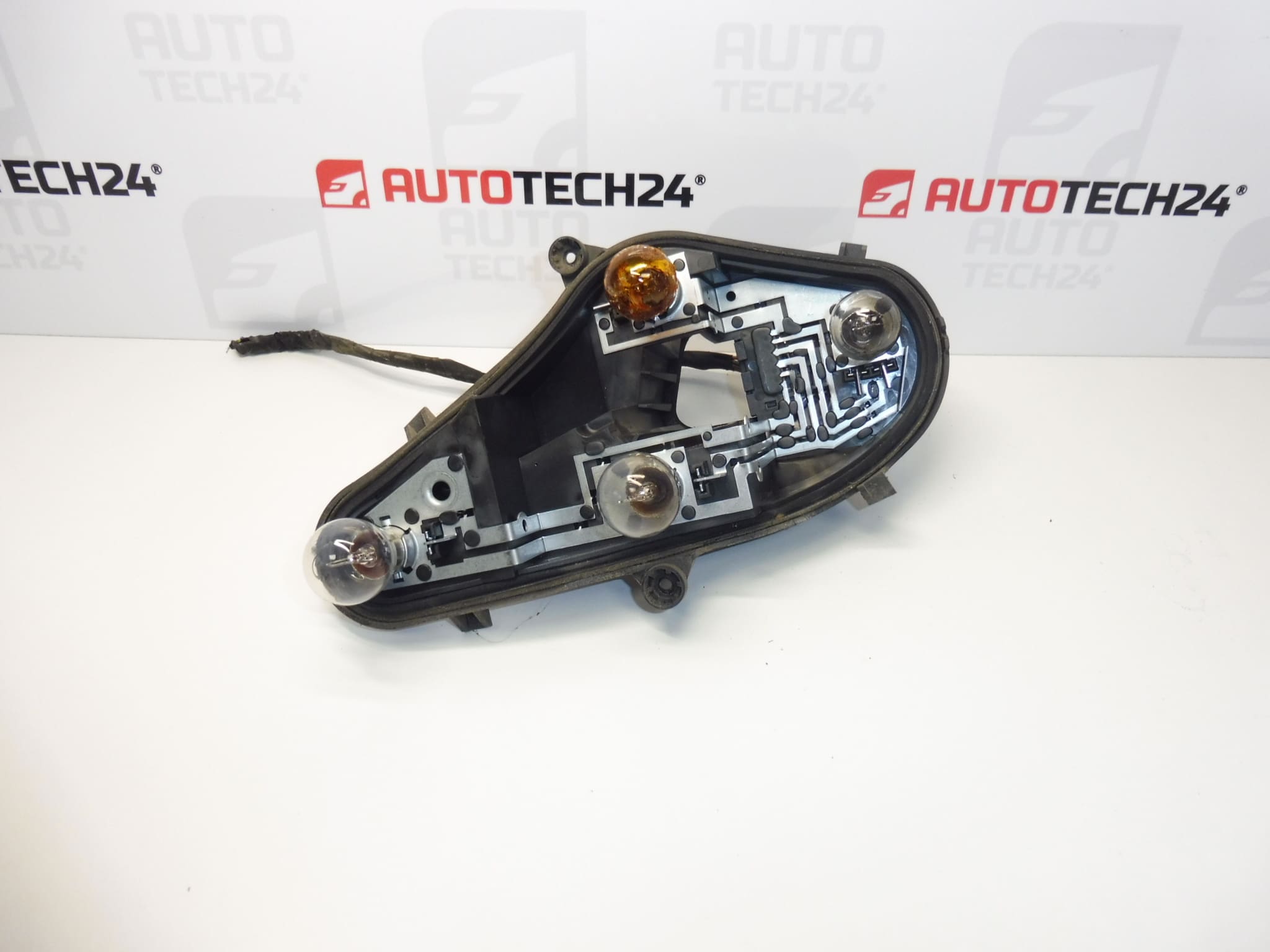 Enchufe luz trasera izquierda exterior Citroën C4 II 6350KS