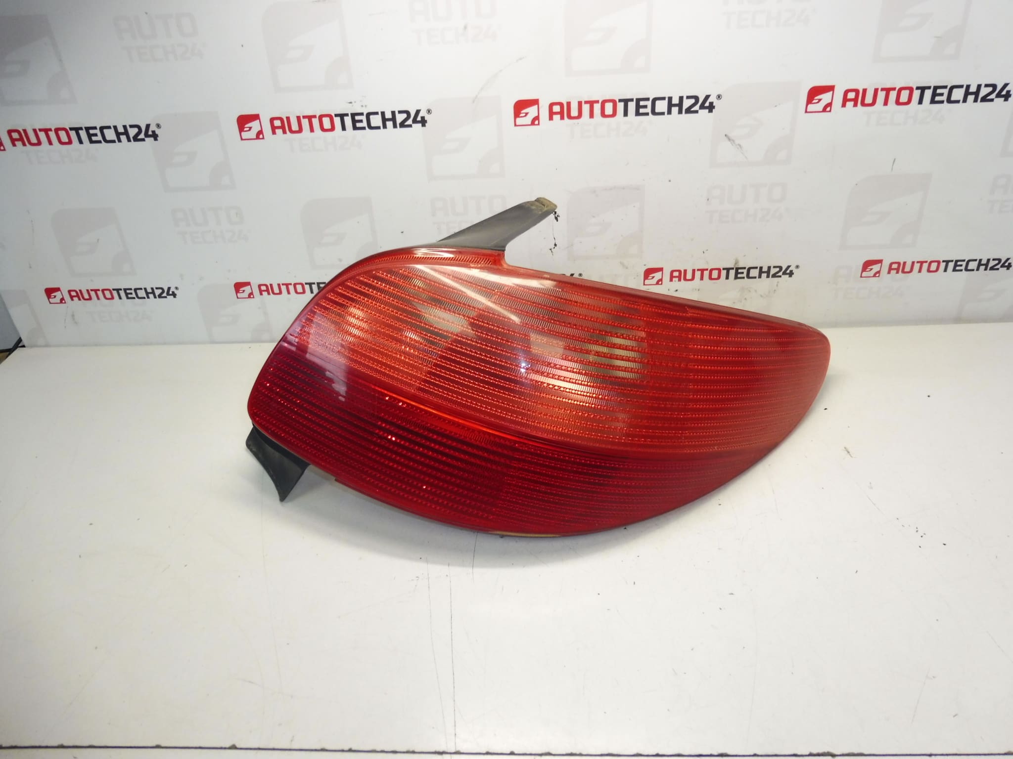 Piloto trasero derecho Peugeot 206 hasta 6/2003 6351P1