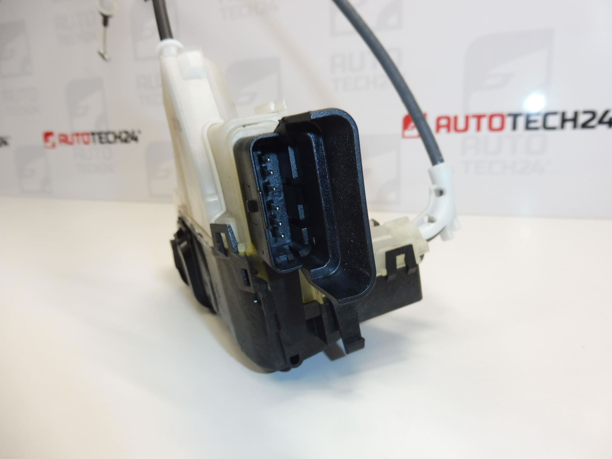 Cerradura de la puerta del conductor Citroën Peugeot 9816343480 - Imagen 2