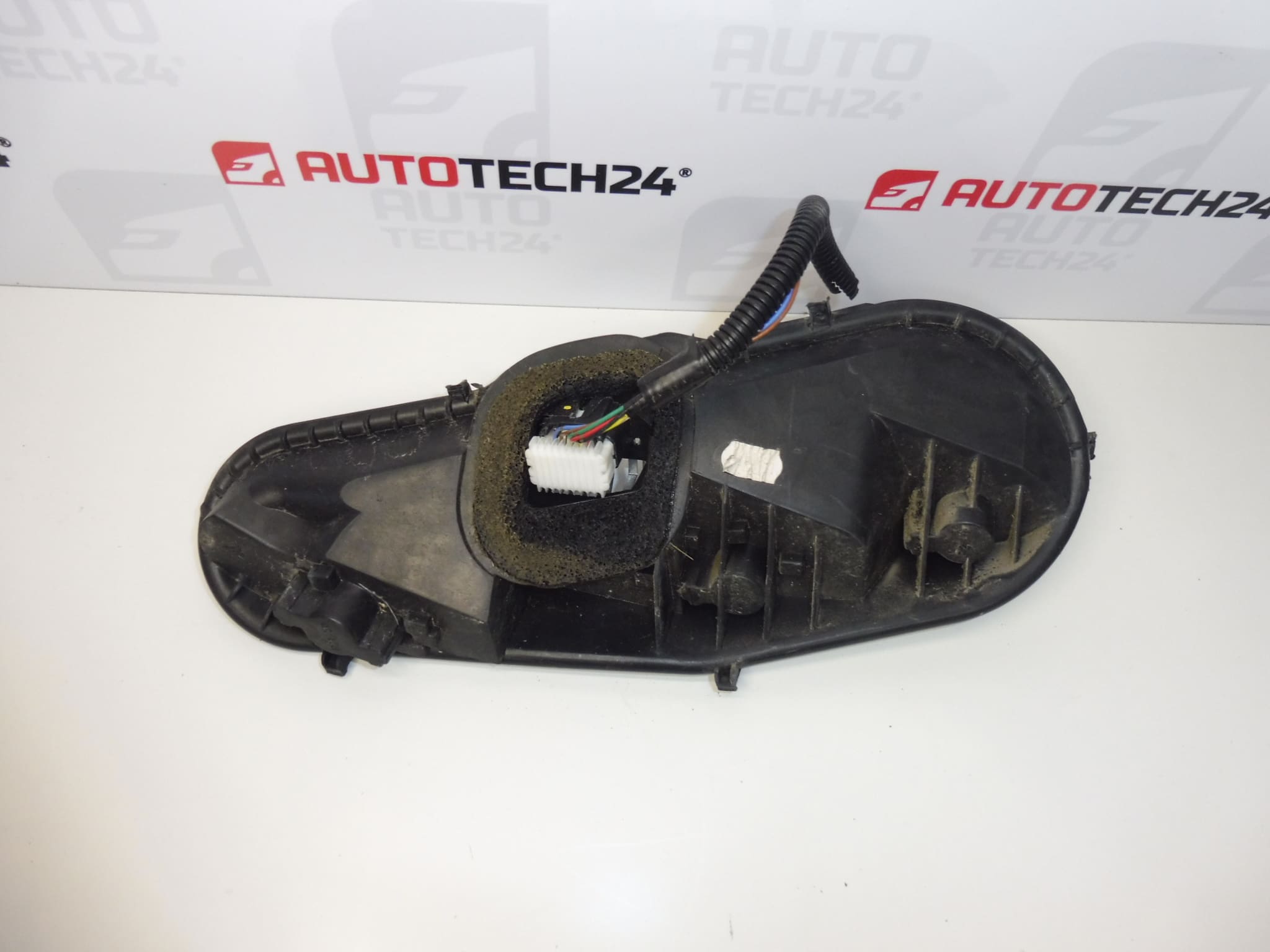 Portalámparas Del Piloto Trasero Derecho Citroën C1 Peugeot 107 1607990780 - Imagen 2