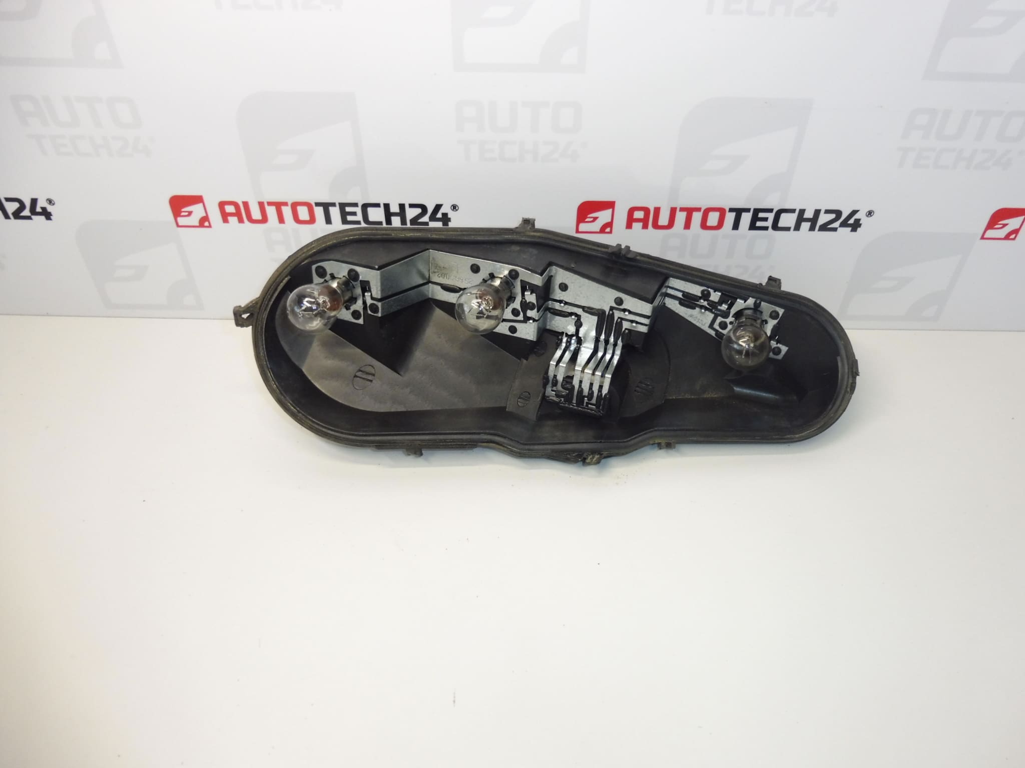Portalámparas de la luz trasera izquierda Citroën C1 Peugeot 107 1607990980